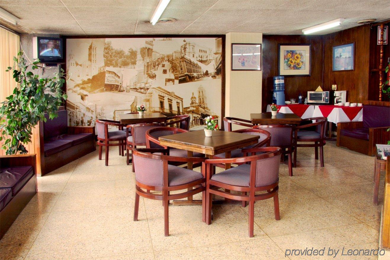 科阿韦拉萨尔蒂约总理酒店 餐厅 照片